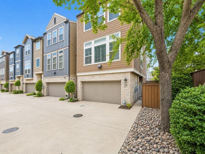 5981  Evening Star Place , Dallas Texas 75235