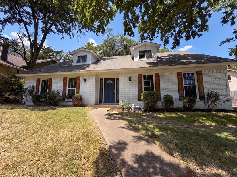 3969  Lost Creek Drive , Dallas Texas 75224
