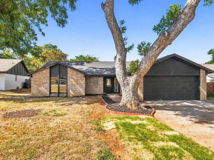 1912  Longmeadow Drive , Arlington Texas 76015