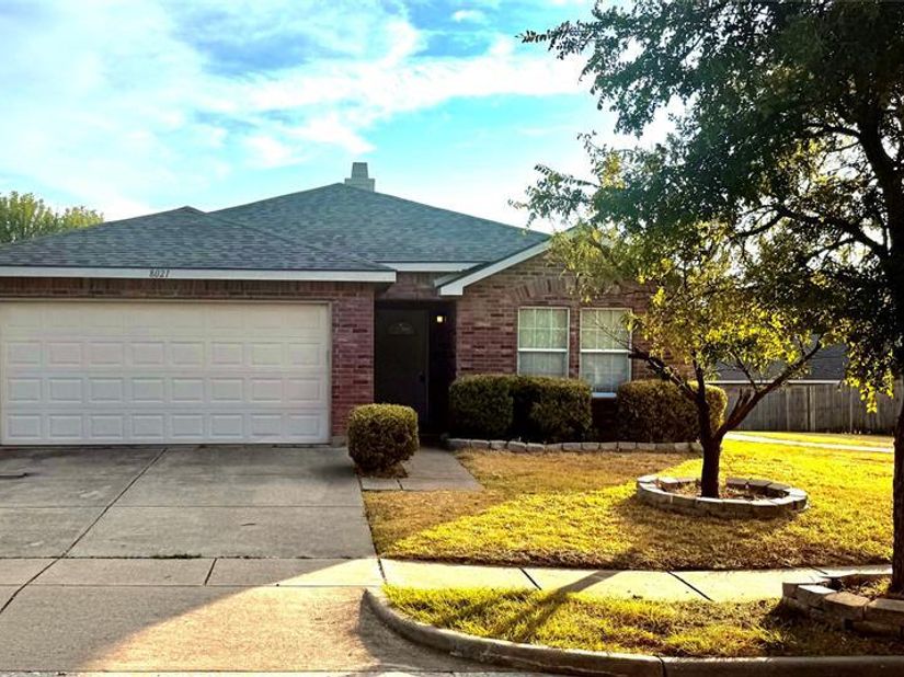 8021  Stowe Springs Lane , Arlington Texas 76002