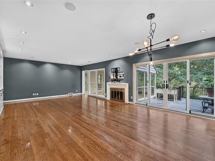 2518  Maple Springs Boulevard , Dallas Texas 75235