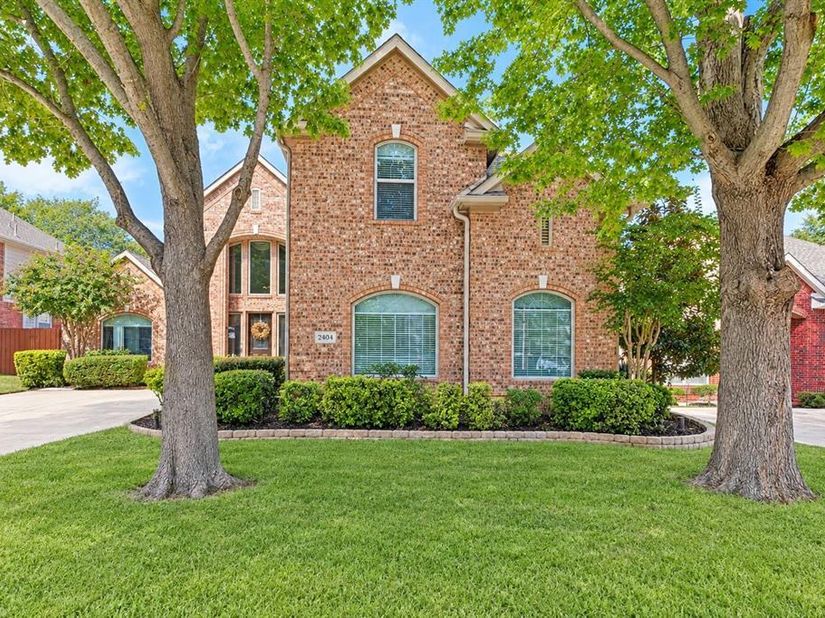 2404  Creek Ridge Drive , McKinney Texas 75072