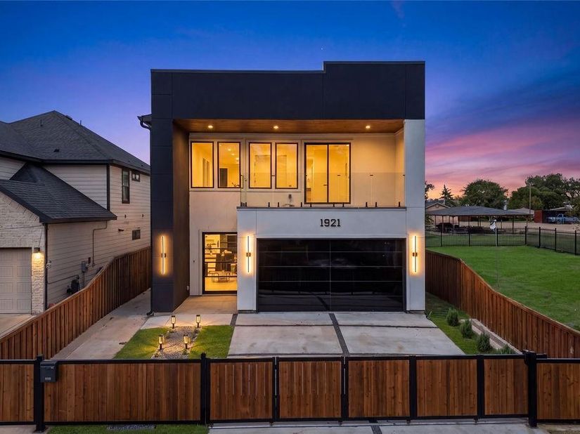 1921  Morris Street , Dallas Texas 75212