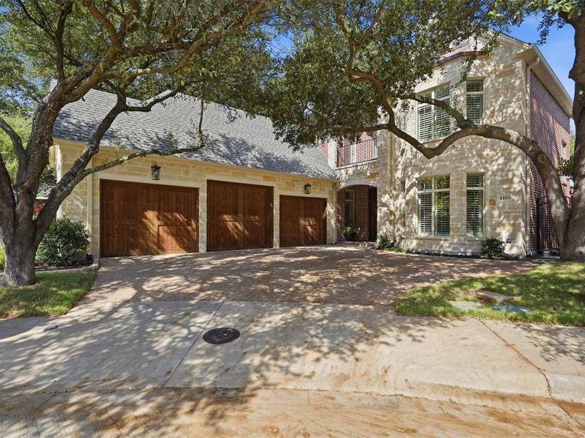 4105  Walnut Meadow Lane , Dallas Texas 75229
