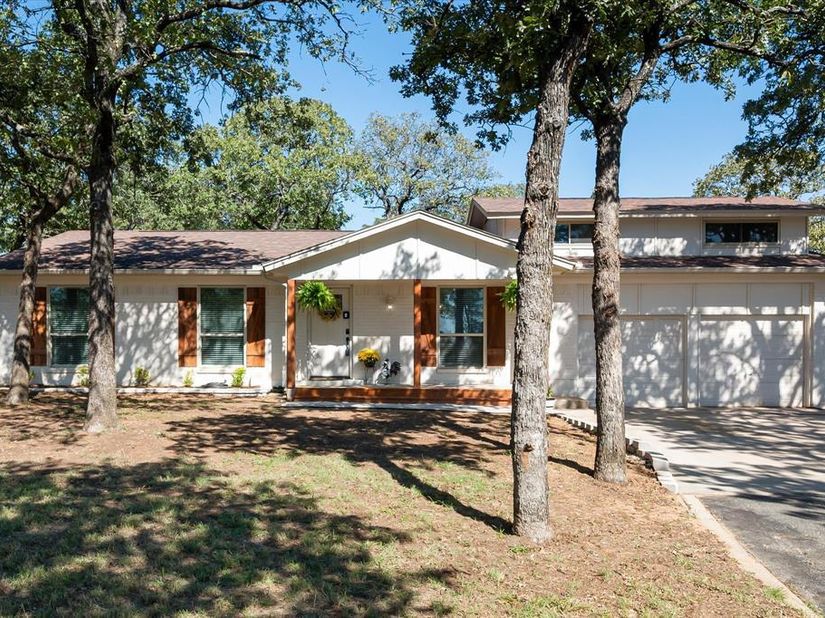 5775  Woodvine Court , Fort Worth Texas 76140