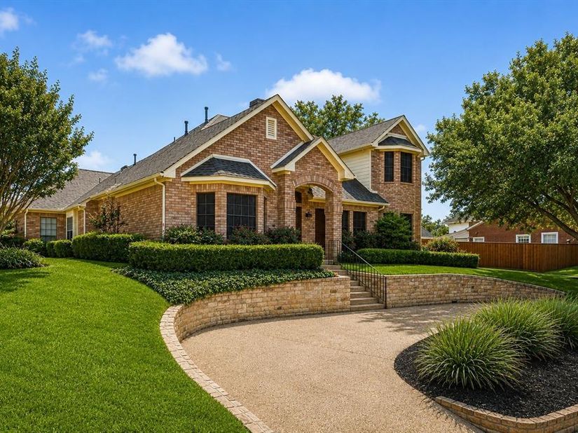 6622  Barclay Lane , Garland Texas 75044