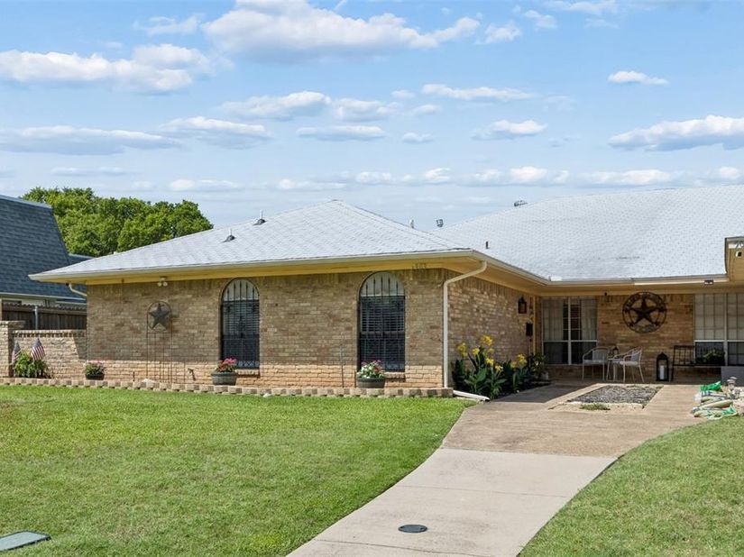2903  Country Place Court , Carrollton Texas 75006