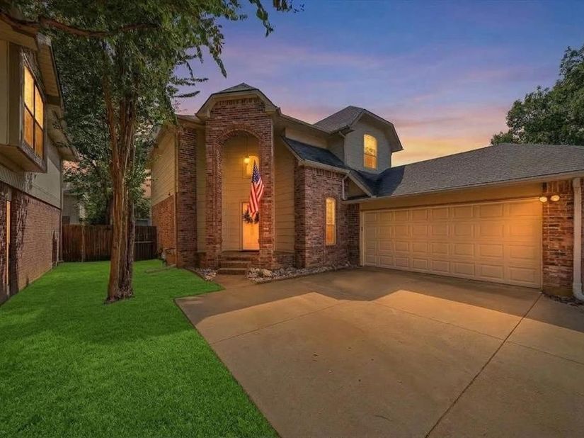 9072  Elbe Trail , Fort Worth Texas 76118