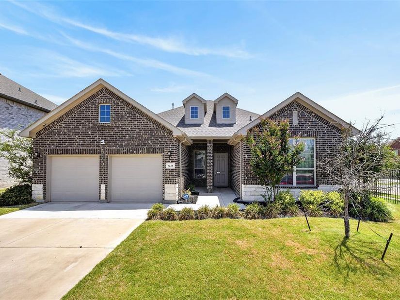 7223  Fallen Crest Lane , Arlington Texas 76001
