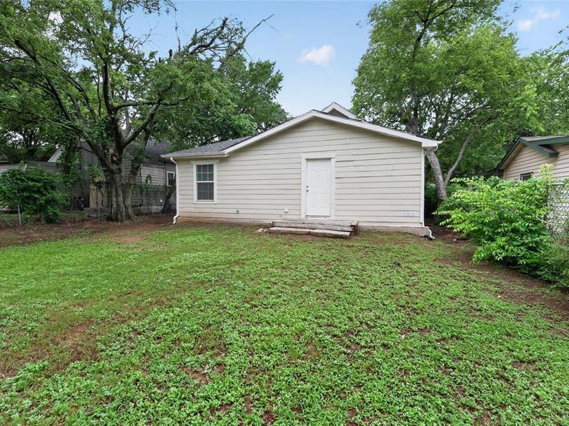 2805  Walker Street , Fort Worth Texas 76105