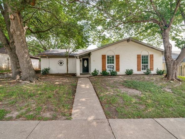 922  Meadowdale Circle , Garland Texas 75043