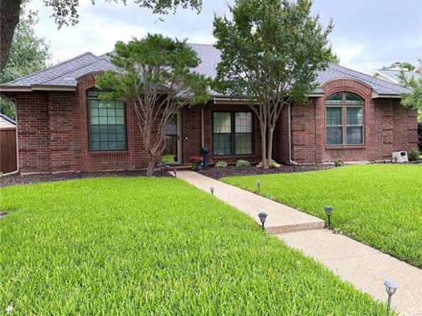 2013  Oakbluff Drive , Carrollton Texas 75007