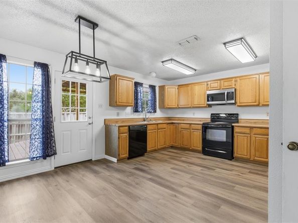 605  Buttercup Circle , Garland Texas 75040