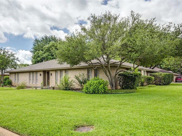 2414  Lakeview Circle , Arlington Texas 76013