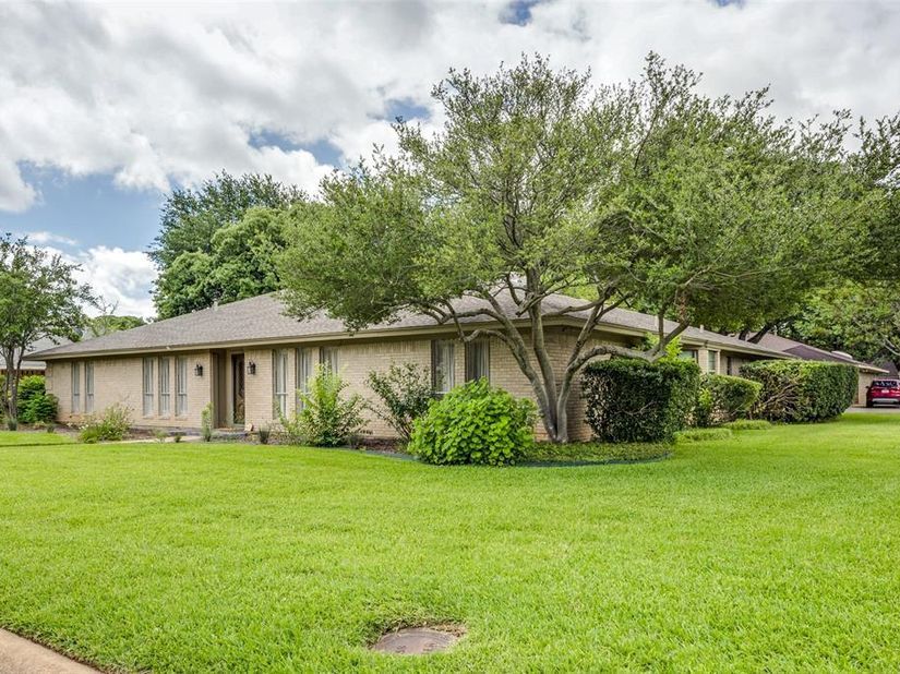2414  Lakeview Circle , Arlington Texas 76013