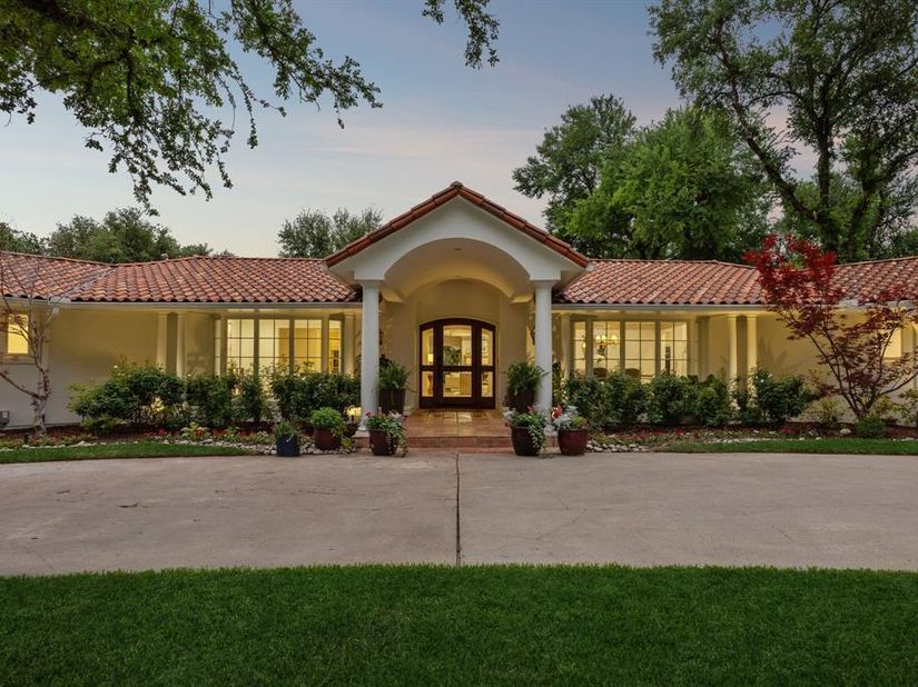 4630 S Lindhurst Avenue , Dallas Texas 75229