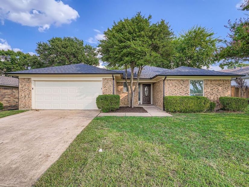 3809  Misty Meadow Drive , Fort Worth Texas 76133
