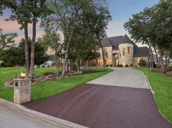 1000  Braewood Court 