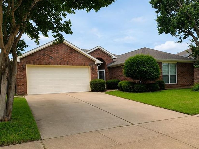 307  Dimes Street , Arlington Texas 76002
