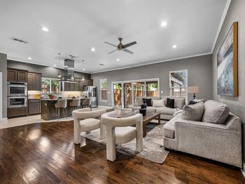 1516 S Oak Cliff Boulevard 