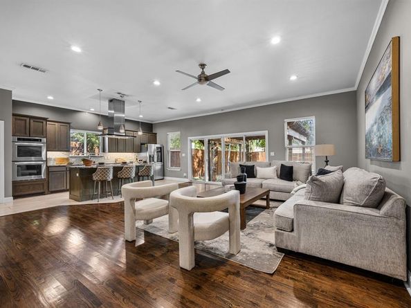 1516 S Oak Cliff Boulevard , Dallas Texas 75208