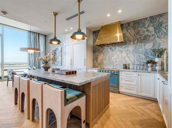 2408  Victory Park Lane  1442, Dallas Texas 75219