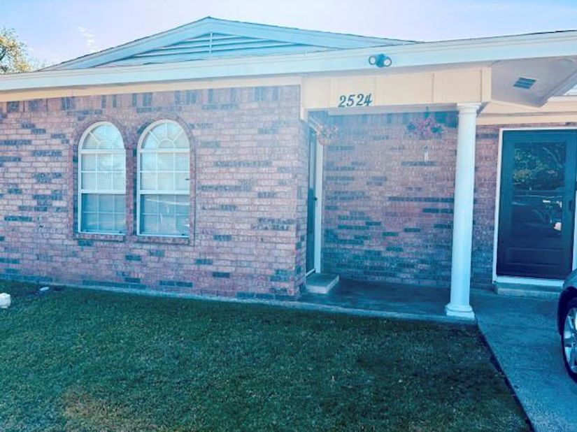 2524  Mountain Lake Road , Dallas Texas 75233