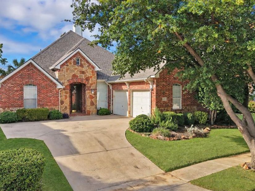 8631  Weston Lane , Lantana Texas 76226