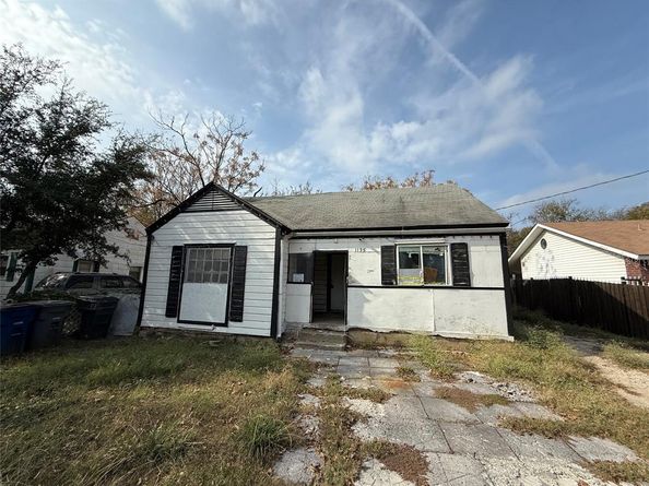 1135  Pleasant Drive , Dallas Texas 75217