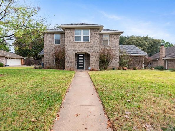 30  Crestwood Drive , Trophy Club Texas 76262