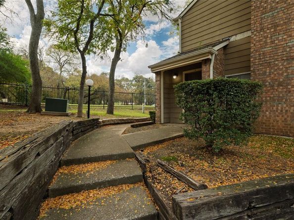 2104  Park Willow Lane  A, Arlington Texas 76011