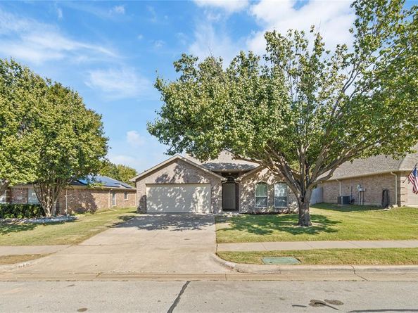 616  Kriston Drive , Azle Texas 76020