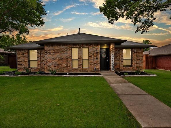 1916  Avignon Court , Carrollton Texas 75007