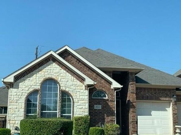 1822  MASTERS DR Drive , DeSoto Texas 75115