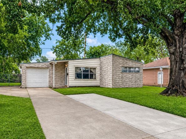 6730  Lodge Street , Houston Texas 77092