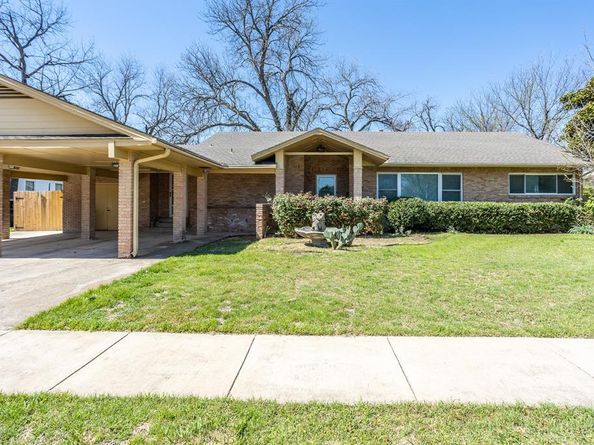 411 S CENTRE Lane , Lancaster Texas 75146