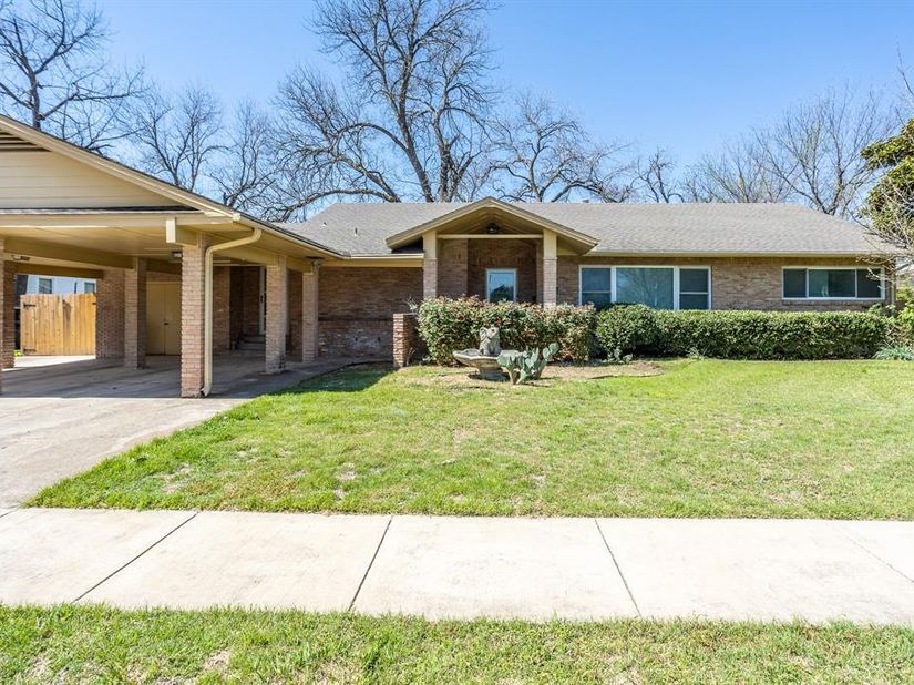411 S CENTRE Lane , Lancaster Texas 75146