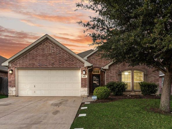 500  Crescent Creek Lane , Fort Worth Texas 76140