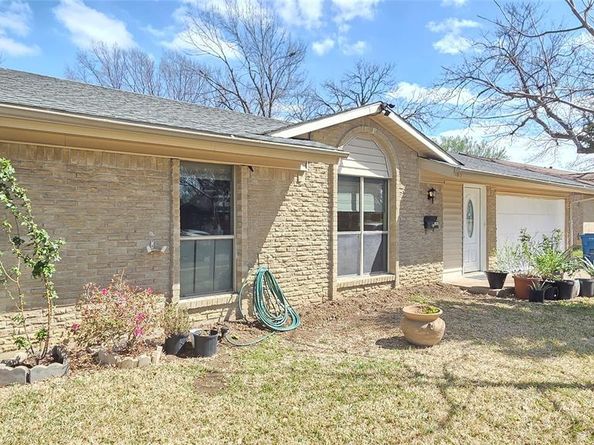 1807  Redbud Circle , Carrollton Texas 75006