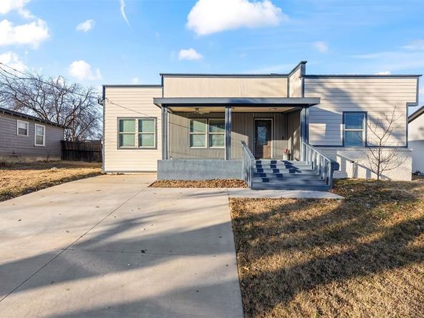 1207 E Russell Avenue , Carrollton Texas 75006