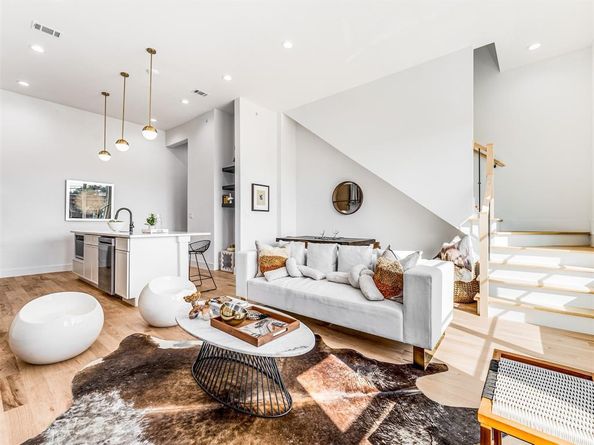 2080  Kelly Avenue  107, Dallas Texas 75215