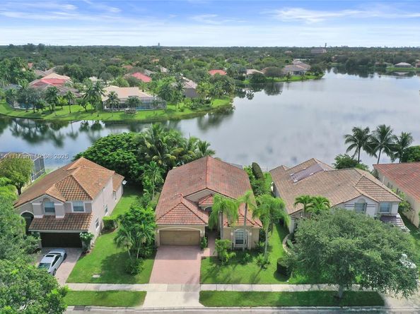 1947 NW 130th Ave, Pembroke Pines FL 33028