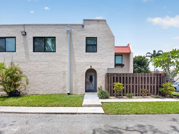 6352 SEVEN SPRINGS Boulevard B FL 33463