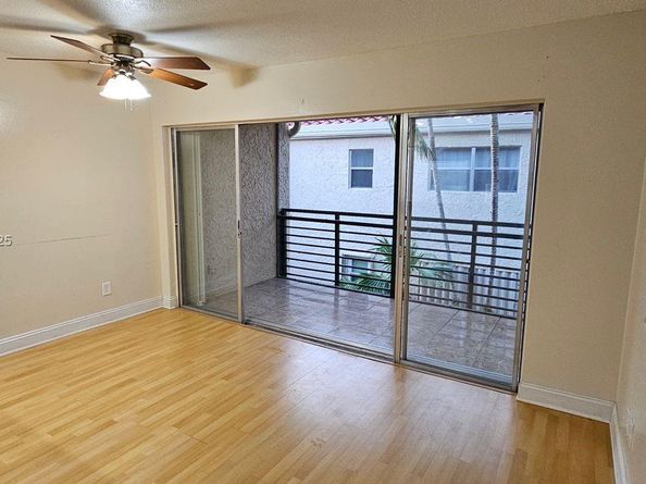 5352 NE 6th Ave G9, Oakland Park FL 33334