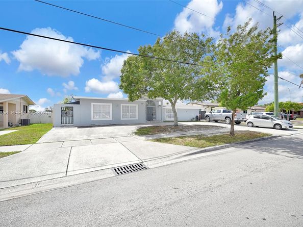 756 W 53rd St, Hialeah FL 33012