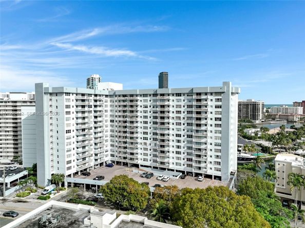 137 Golden Isles Dr 1214, Hallandale Beach FL 33009