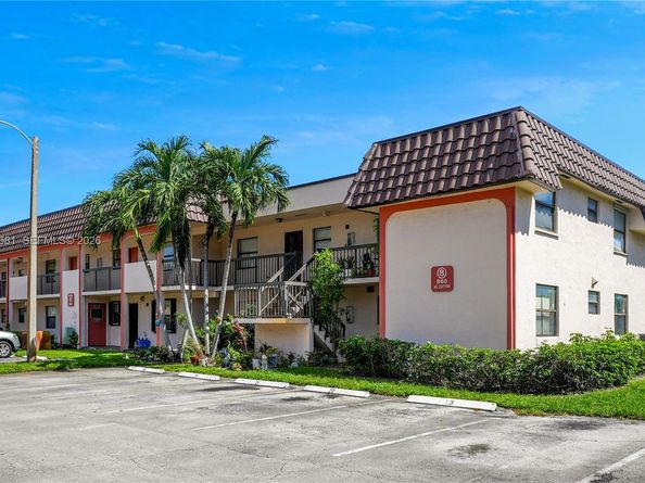 860 NE 207th Ter 8106, Miami FL 33179