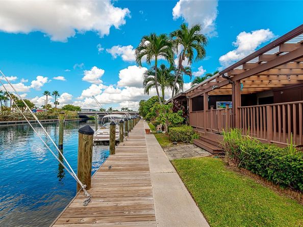 2621 S Parkview Dr, Hallandale Beach FL 33009