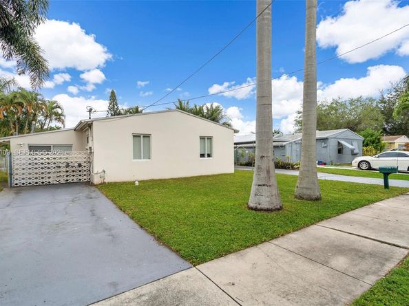 2721 Harding St, Hollywood FL 33020