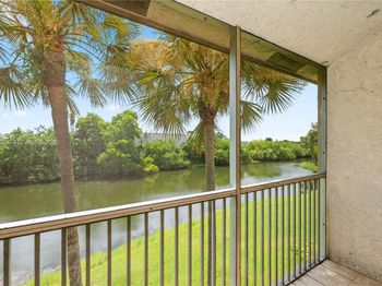 5560 Lakeside Dr